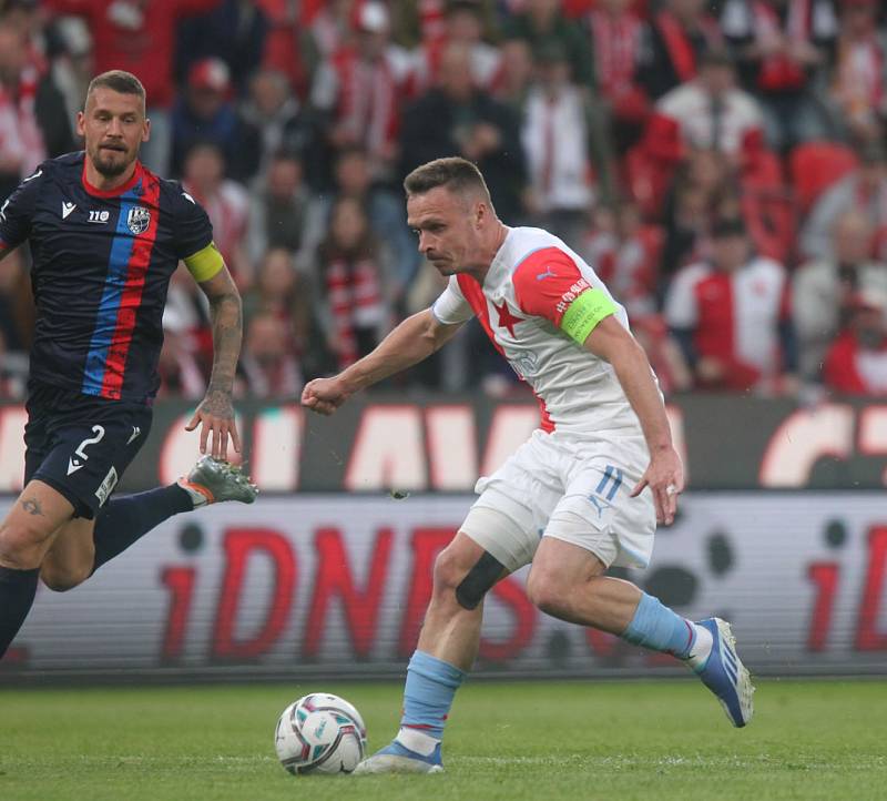 Druhé kolo skupiny o titul okořenil zápas dvou nejlepších týmů Slavia - Plzeň.