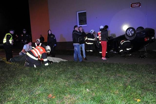 Dopravní nehoda ve Slévačské ulici v pražském Hloubětíně.