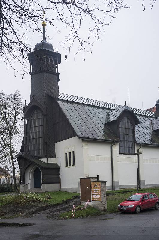 Dřevěný secesní kostelík v Libni od architekta Emila Králíčka, 30.11.2017