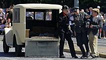 U příležitosti 75.výročí atentátu na říšského protektora Reinharda Heydricha se v Praze konala rekonstrukce útoku u tramvajové zastávky U Kříže.