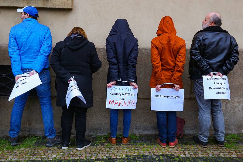 Happening "Braňme Ukrajinu", který má za cíl podpořit akce na pomoc Ukrajině se konal 20. dubna 2022 na Malostranském náměstí.