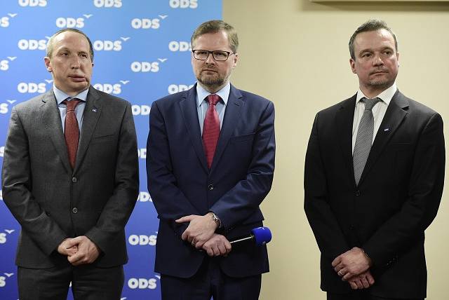 (Zleva) trojka na kandidátce Václav Klaus mladší, předseda ODS Petr Fiala a dvojka na kandidátce Filip Humplík