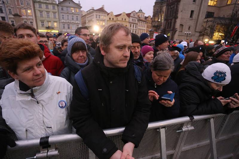 Z předvolební kampaně 'Všichni za pravdu!' na podporu prezidentského kandidáta Petra Pavla na Staroměstském náměstí v Praze.