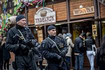 Velikonoční trhy na Staroměstském náměstí v Praze byly v roce 2017 kvůli hrozbě terorismu pod zvýšenou kontrolou