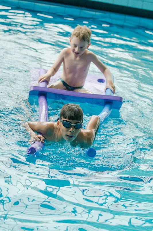 Dětské sportování v ZŠ Plavání.
