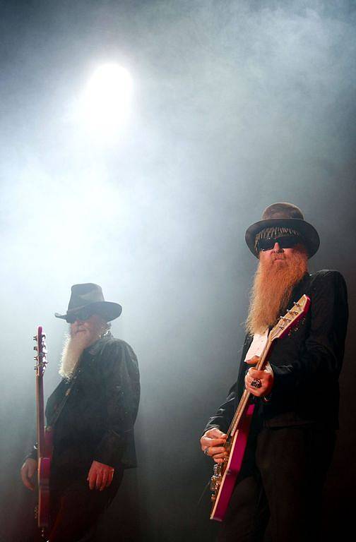 Legendární americká skupina ZZ Top vystoupila  v Pražské Tesla Aréně.