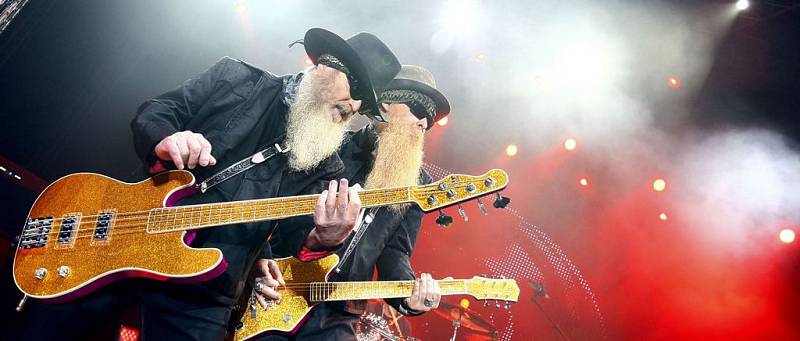 Legendární americká skupina ZZ Top vystoupila  v Pražské Tesla Aréně.