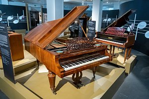 Otevření výstavy Petrof 160 - klavír jako technické dílo při příležitosti 160. výročí založení firmy, která je jedním z nejvýznamnějších evropských výrobců akustických pianin a klavírů.