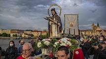 Svatojánské procesí prošlo 15. května centrem Prahy přes Karlův most v rámci 13. ročníku Svatojánských slavností Navalis a 300. výročí od blahořečení nejznámějšího českého světce a patrona lidí od vody Jana Nepomuckého.