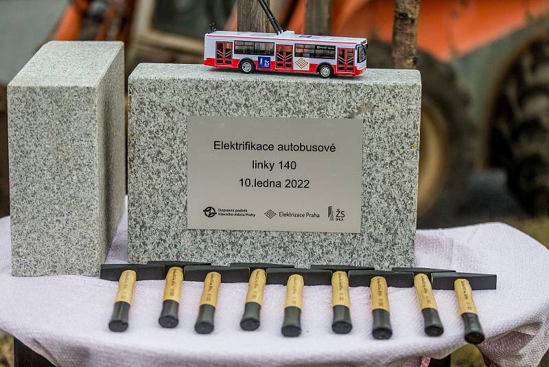 Slavnostní zahájení stavby trolejbusové tratě Palmovka – Prosek a Letňany – Čakovice v rámci projektu elektrifikace autobusové linky č. 140 Palmovka – Miškovice, která se po dokončení stavebních prací změní na trolejbusovou linku č. 58.