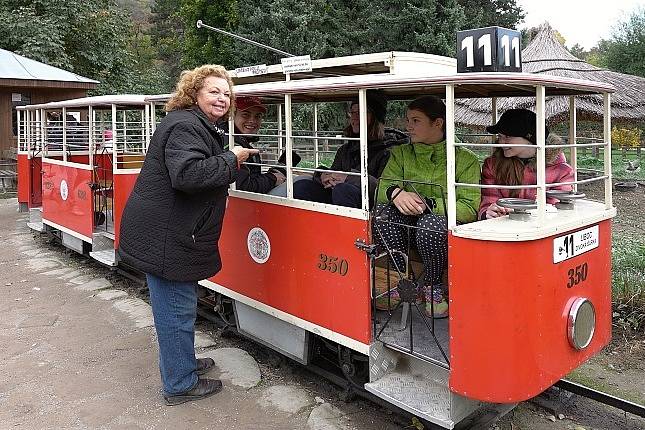 Oblíbená tramvajka v pražské zoo.