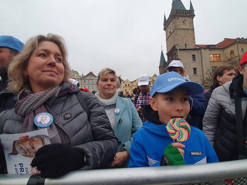 Z předvolební kampaně 'Všichni za pravdu!' na podporu prezidentského kandidáta Petra Pavla na Staroměstském náměstí v Praze.