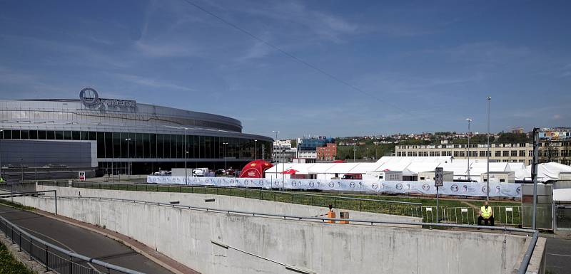 Příprava Fan zóny u O2 Arény v Praze k Mistrovství světa v ledním hokeji 2015,které se bude konat od 1. do 17.května 2015.
