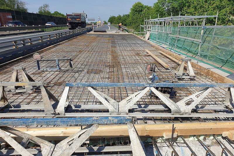 Ředitelství silnic a dálnic také plánuje ještě v červnu zahájit opravu mostu u obce Starovičky. Ilustrační foto.