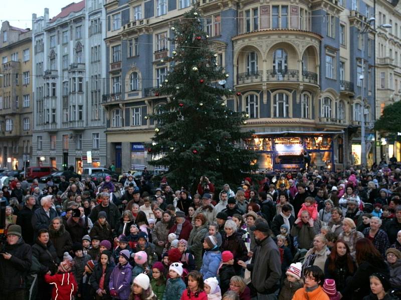 Slavnostní rozsvícení vánočního stromu na Stossmayerově náměstí