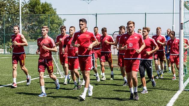 DUKLA JDE DO BOJE. Fotbalisté Dukly mají za sebou první tréninkové dávky.