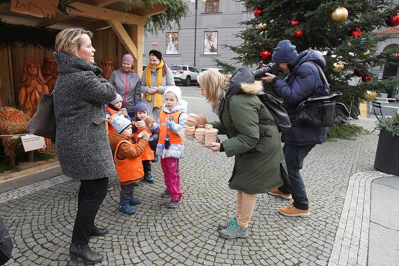 Zahájení trhů Vánoce na Mariánském náměstí před budovou Nové radnice.