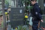 Policejní hlídky na Olšanských hřbitovech