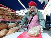 Poslední Farmářský trh v roce 2013 na náměstí Jiřího z Poděbrad v sobotu 28. prosince