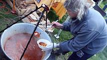 Streed Food Festival Holešovice nabízel ochutnávky jídel profesionálních kuchařů i amatérů, přednášky o vaření a jídle.