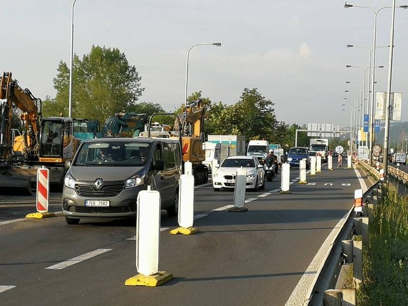 Bourání rampy na Barrandovském mostu.