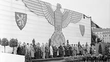 Stadion Slavia na Letné byl vyzdobený říšskou orlicí během setkání zaměstnanců ministerstva vnitra s ministrem Richardem Biernetem dne 9.6.1942.
