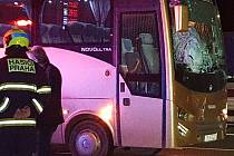 Nehoda na dálnici D1 u Prahy. Autobus tu srazil chodce.