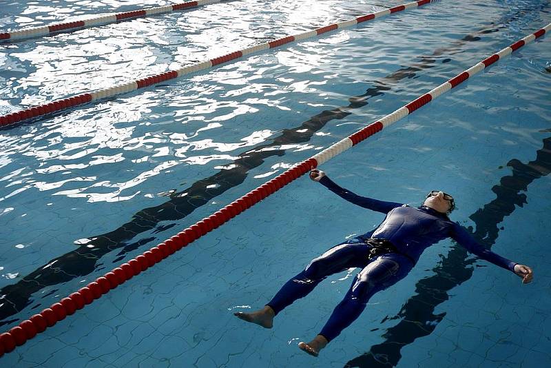 CO NEJDÉLE. Freediving ušel od dob Petra Čepka ve Vesničce mé střediskové hodně daleko. (Závody a seznámení veřejnosti s freedivingem  v bazénu na pražském Suchdole.)