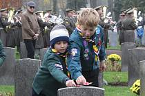 Z pietního ceremoniálu ke Dni vzpomínek, Remembrance Sunday.