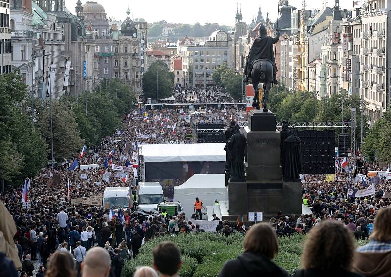 Demonstrace proti Marii Benešové a Andreji Babišovi  21.května 2019 na Václavském náměstí.