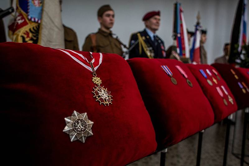 Poslední rozloučení s válečným veteránem Alexandrem Beerem, který zemřel 31. prosince 2015 ve věku 98 let, se uskutečnilo 13. ledna 2016 v Praze.