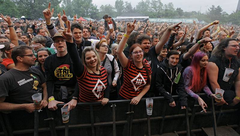 Tři sestry oslavili v sobotu 20.května 32 let na Open Air 2017 v areálu Ledáren Braník.