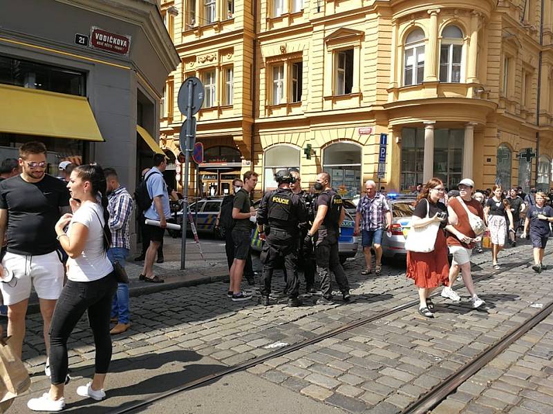 Policisté dopadli muže podezřelého z vraždy úřednice v centru Prahy.