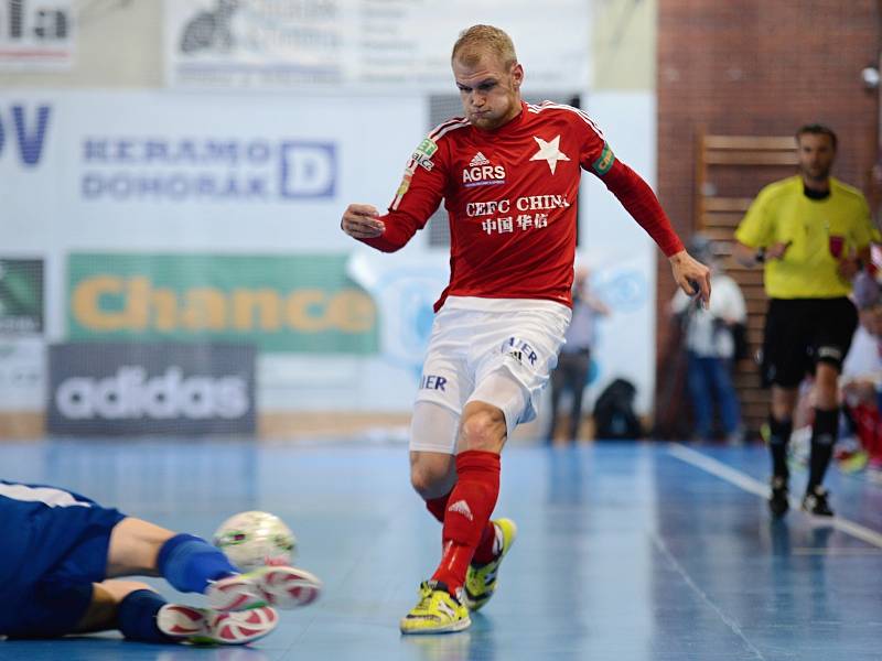 Druhý finálový zápas play off CHANCE futsal ligy vyhrála Slavia doma nad Chrudimí 6:3.
