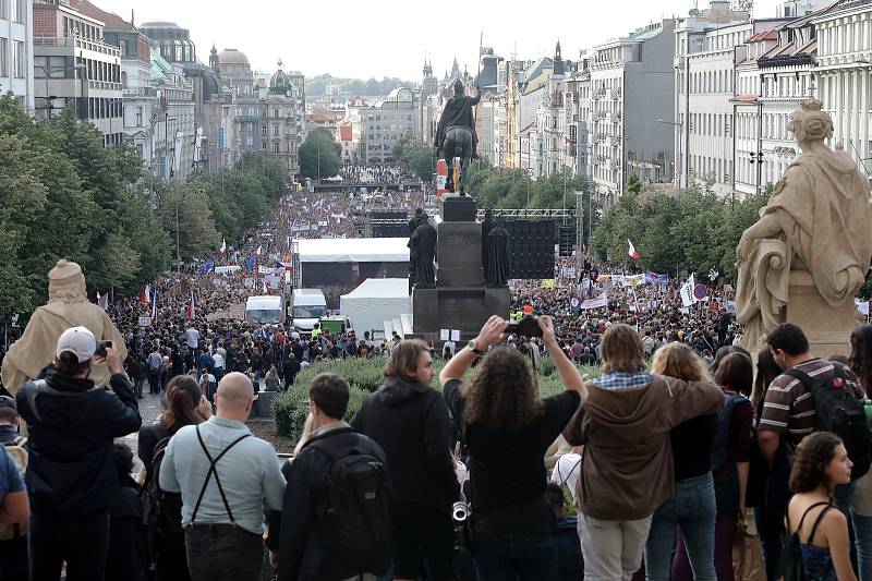 Demonstrace proti Marii Benešové a Andreji Babišovi  21.května 2019 na Václavském náměstí.