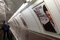 Reklamní panely na komunální volby v metru.