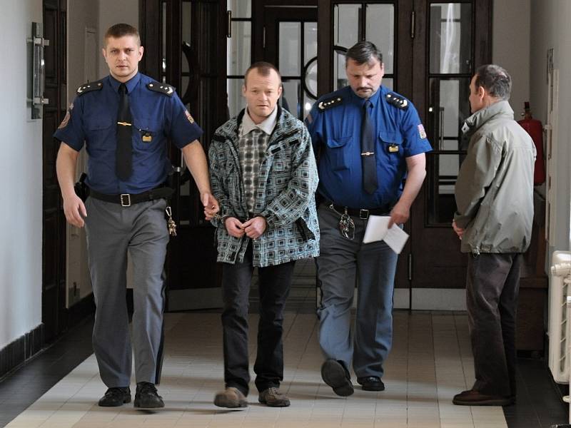 Obžalovaný Martin Štolf se před odvolacím senátem dočkal zmírnění trestu za pokus o vraždu o dva roky.