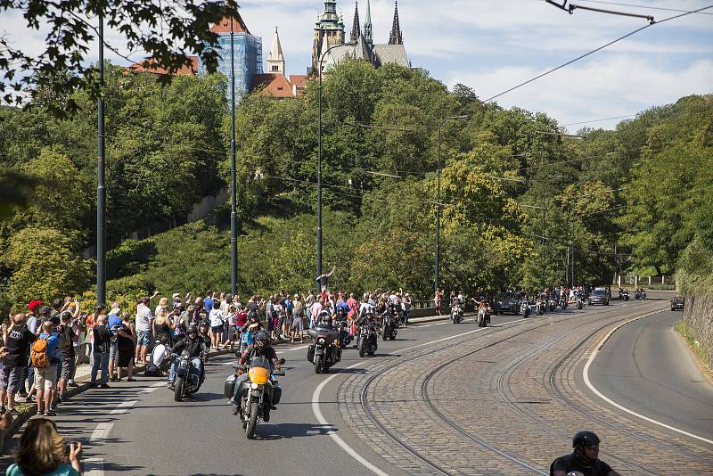 Spanilá jízda Harley Davidson Prahou.