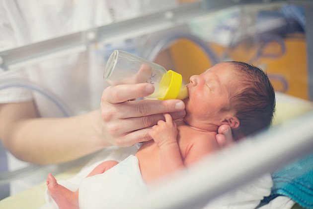 V ČESKÉ REPUBLICE funguje 12 neonatologických center, která se umí o předčasně narozené děti postarat. V Praze je to Podolí, Apolinář a nemocnice v Motole.