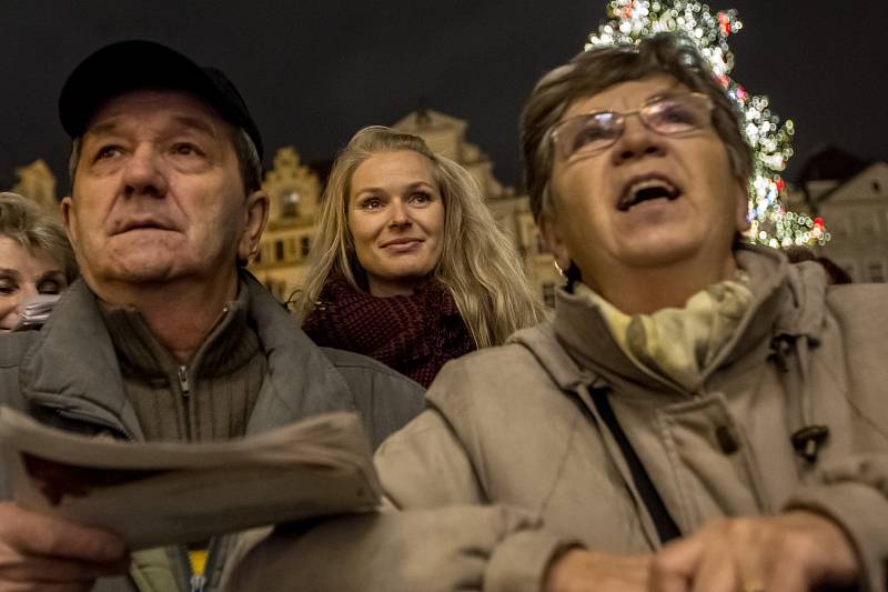 Česko zpívá koledy na Staroměstském náměstí. 