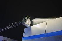 V Praze 15 hořela v pondělí 15. ledna střecha haly.