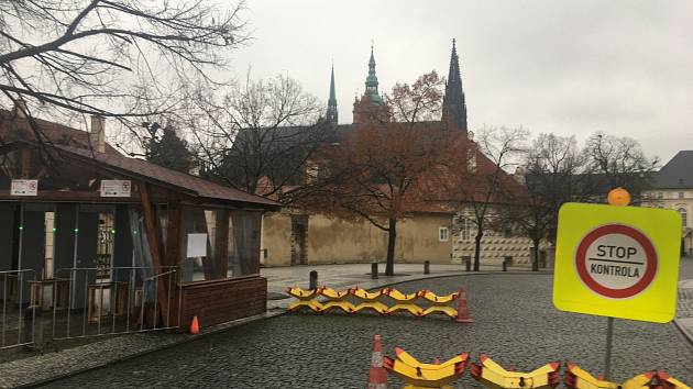 Areál Pražského hradu je kvůli nouzovému stavu v souvilosti s covid-19 uzavřen.