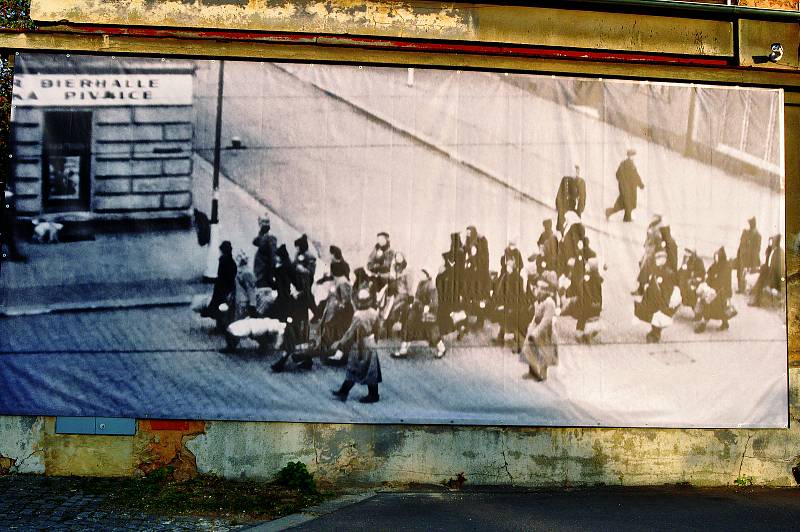 Do konce října si můžete připomenout první pražský Židovský transport do koncentračního tábora. Foto: Vojta Gallo