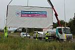 Employees of the City of Technology of the Capital City of Prague (THMP) remove an illegal billboard in Radlická Street.
