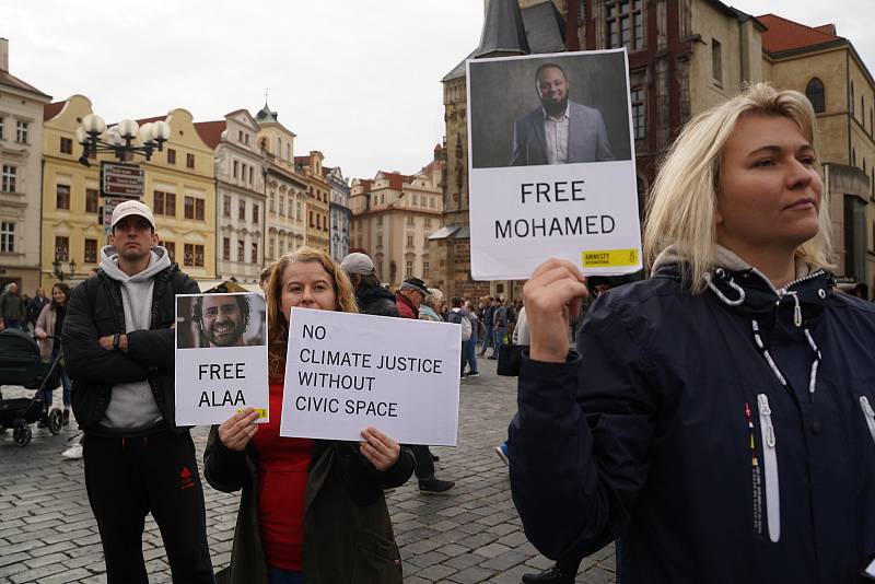 Východoevropská stávka za klima na Staroměstském náměstí v Praze v režii studentského ekologického hnutí Fridays for Future.