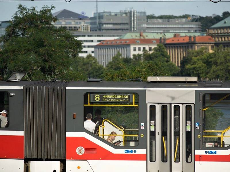 Tramvaj č. 8 - jedna z nejzajímavějších tramvajových linek v Praze.