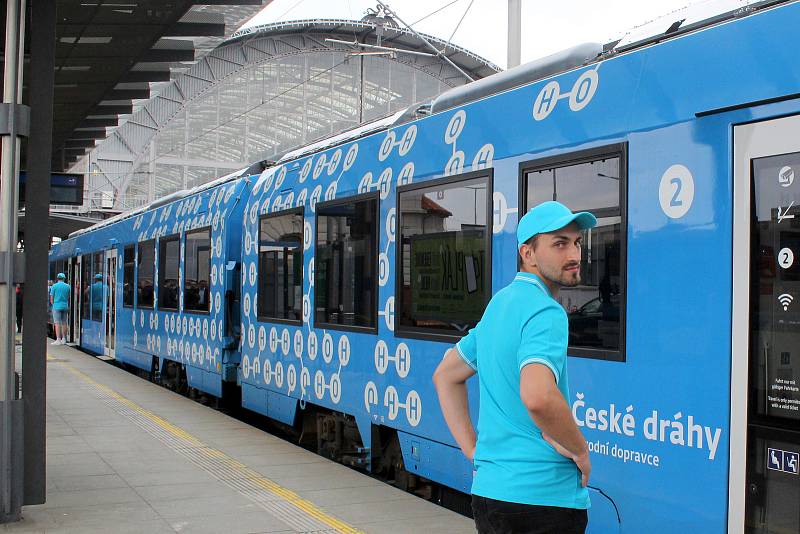 Příjezd prvního vodíkového vlaku pro osobní dopravu na světě Coradia iLint.