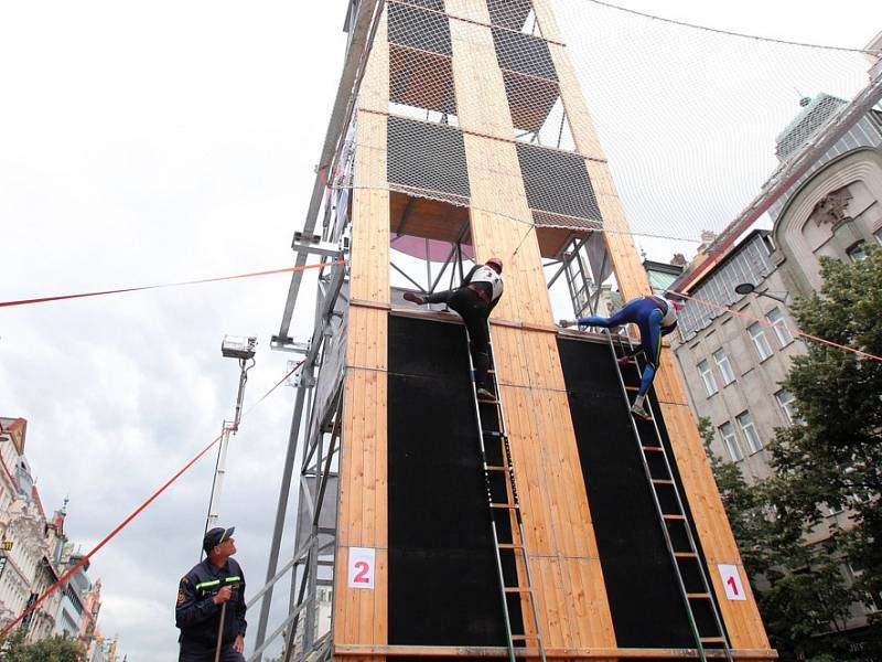 Soutěž nejlepších hasičských sportovců ve výstupu na věž Václavská věž 2013 se konala ve středu na Václavském náměstí. 