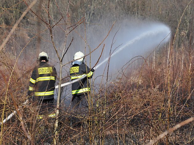 Praha zakázala rozdělávat otevřený oheň. V hlavním městě hrozí požáry