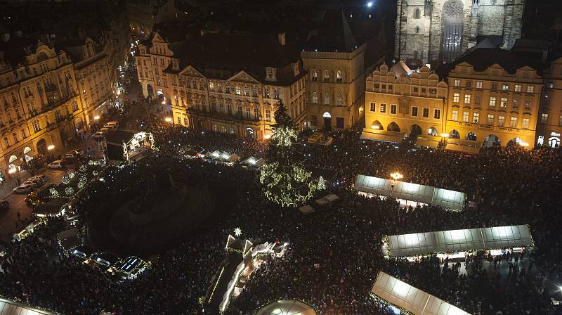 Rozsvěcení vánočního stomu na pražském Staromětském náměstí